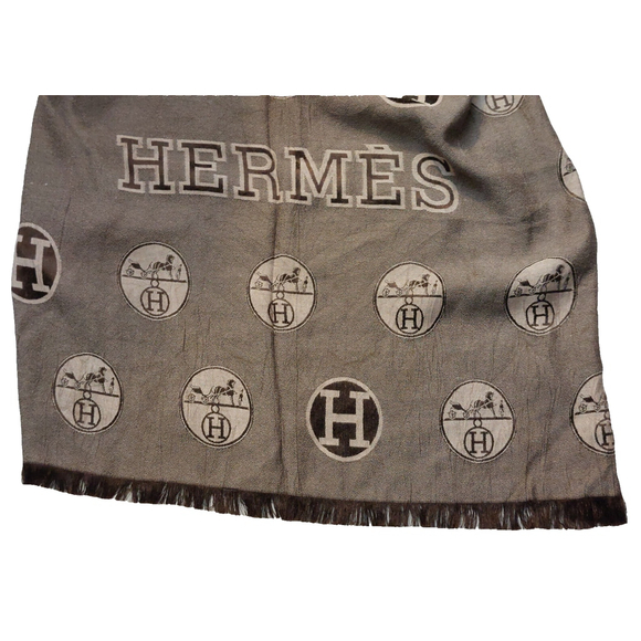 HERMÈS Iconic Brown & Beige  Reversible H Horse & Carriage Print Scarf Pre-owned - Picture 14 of 16